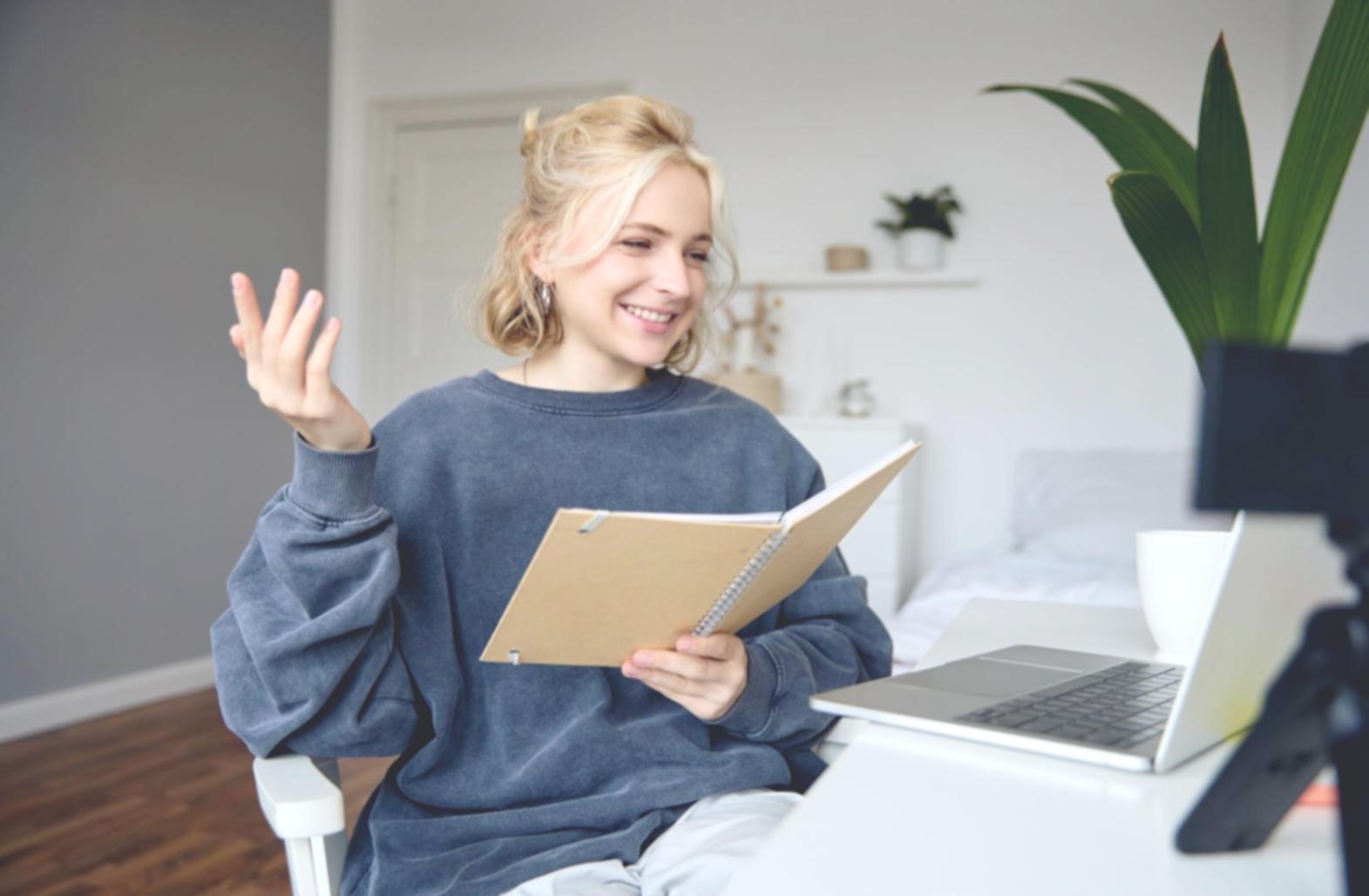 Teilnehmer bei der Arbeit mit Finanzanalyse-Software